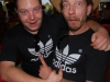 18 17 Les deux incroyables zigottos en pleine pause de sponsoring.JPG