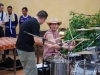 20 04 Christian et Jeremy font une petite impro Ö la batterie pour faire passer le temps suite Ö l'arrivÇe de la pluie.JPG
