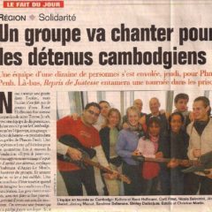 Un groupe chante pour les détenus cambodgiens
